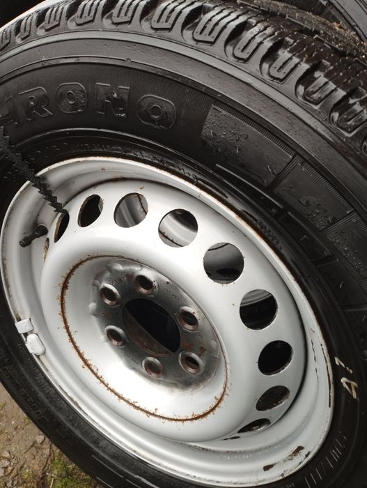 Mercedes Sprinter 906 felgi stalowe ET 62 opony zima r 16 2 sztuki