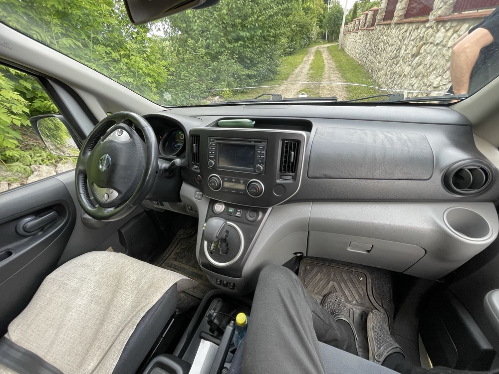 Nissan E-NV200.