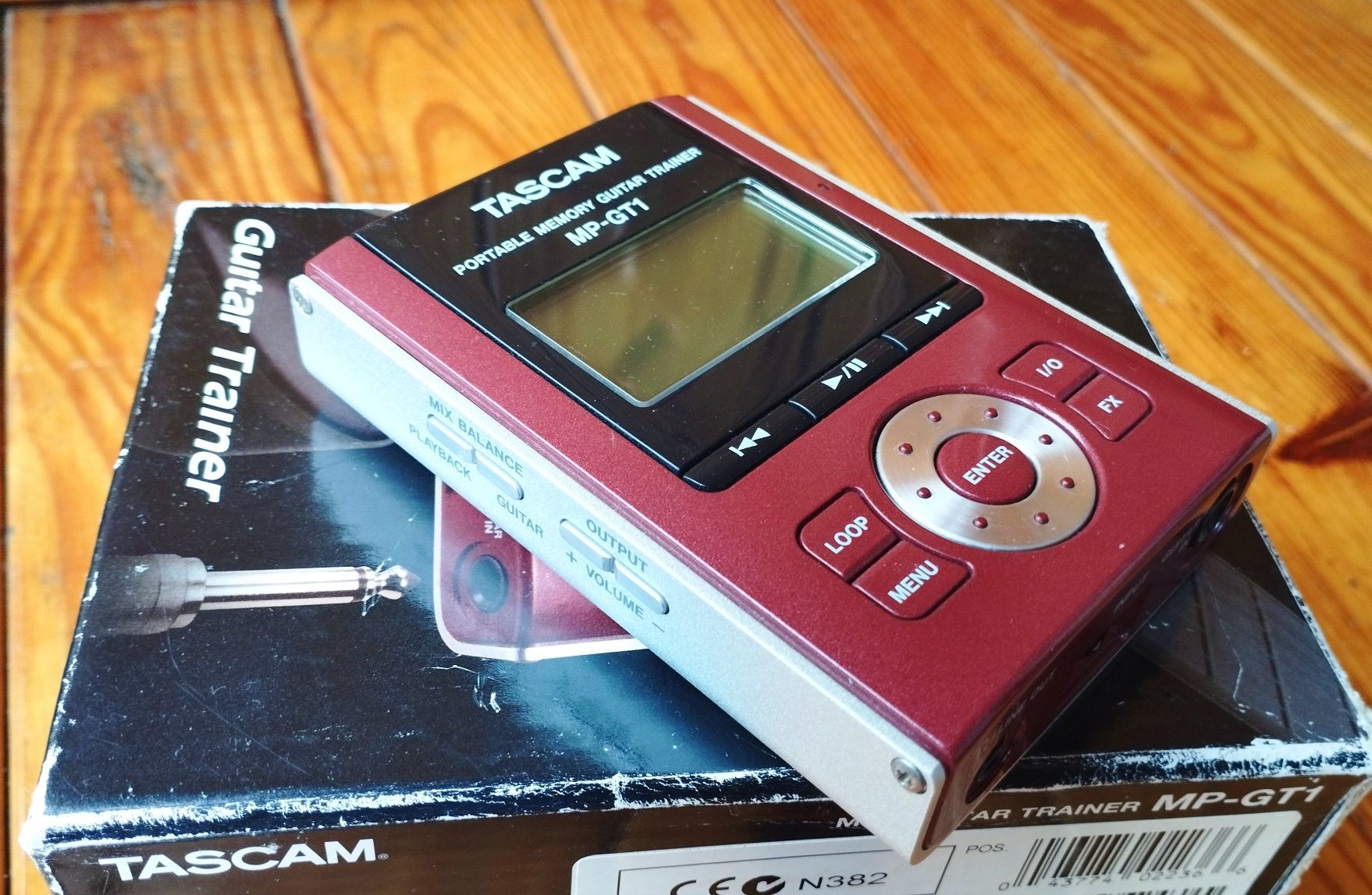 Гітарний тренер / mp3 плеєр TASCAM MP-GT1