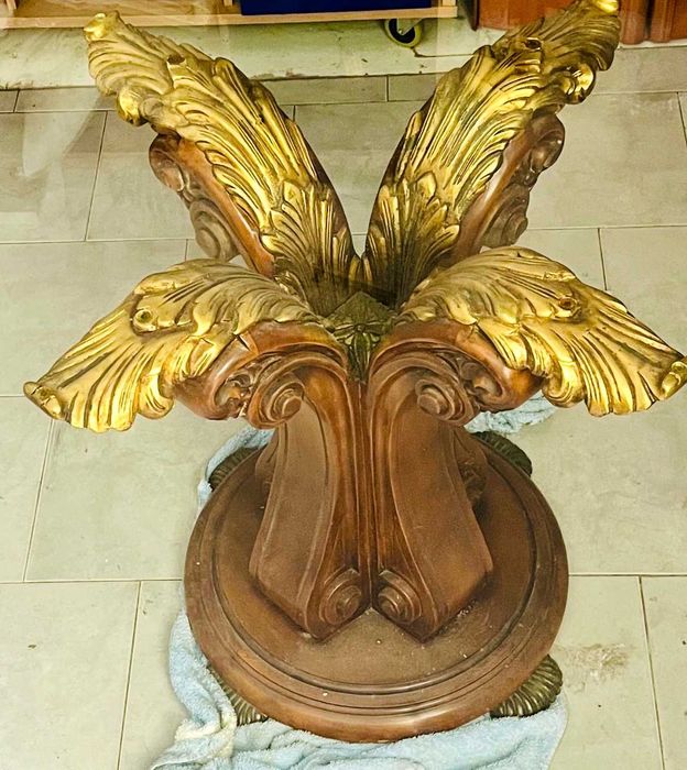 Mesa de Jantar e Cadeiras de estilo clássico