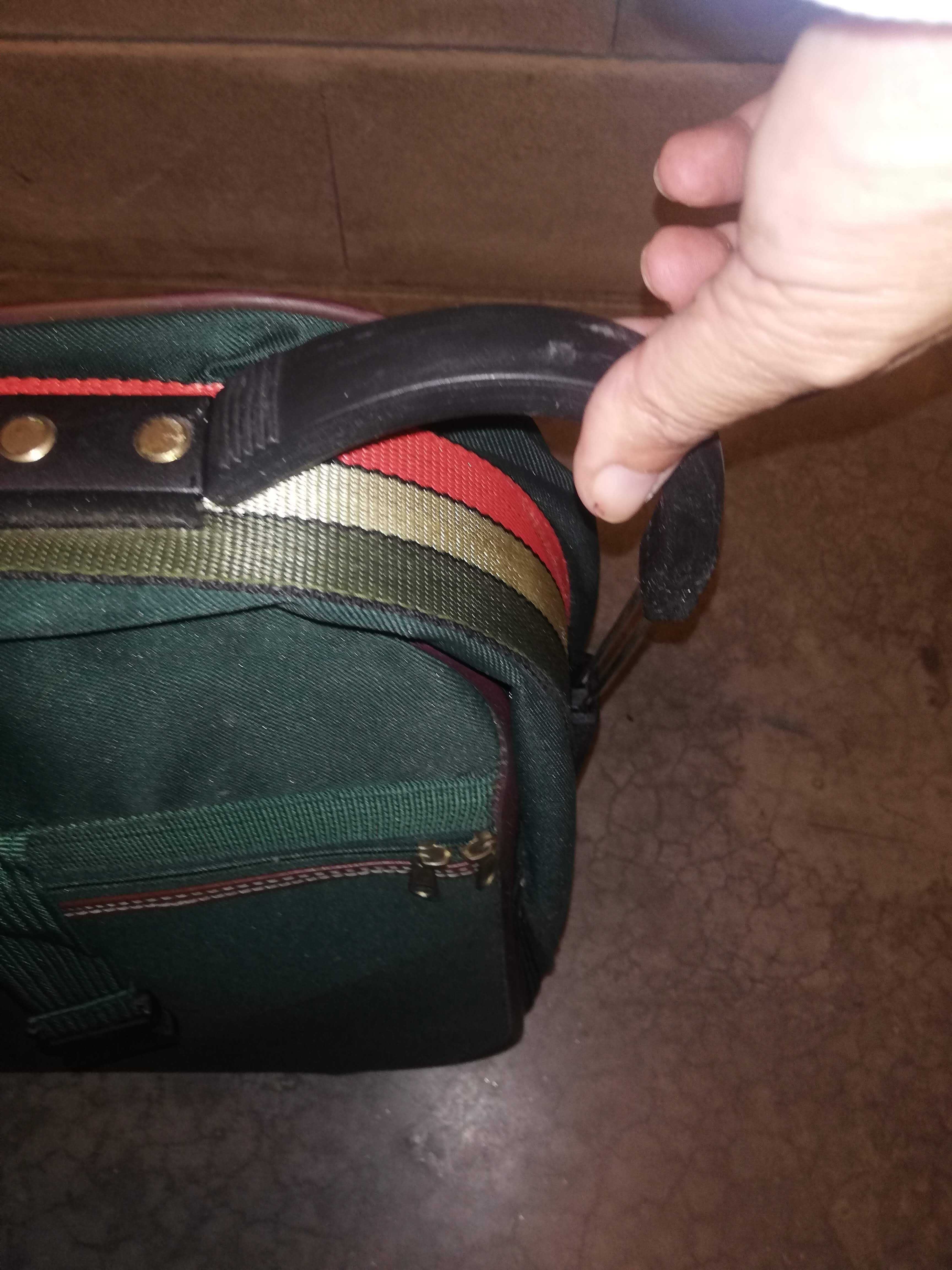 Mala de viagem com bolsa exterior, pega e rodas