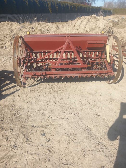 Siewnik zbożowy zawieszany