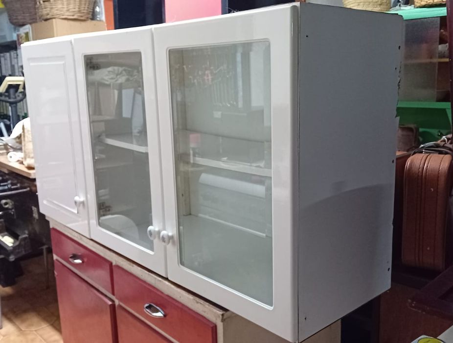 Móvel de cozinha branco lacado usado