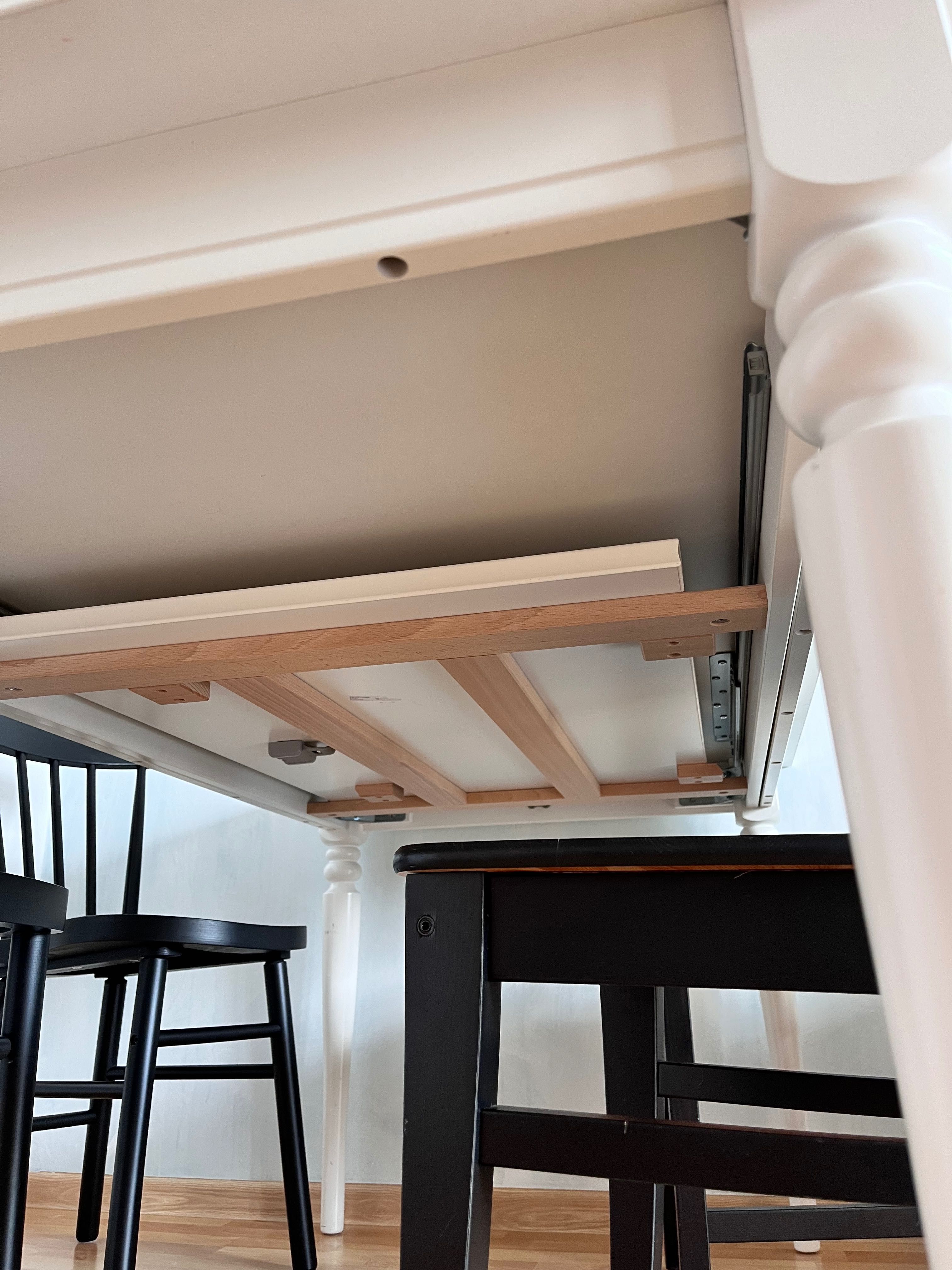 Biały stół Ikea INGATORP
