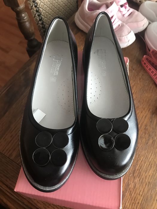 Туфлі нові для дівчинки