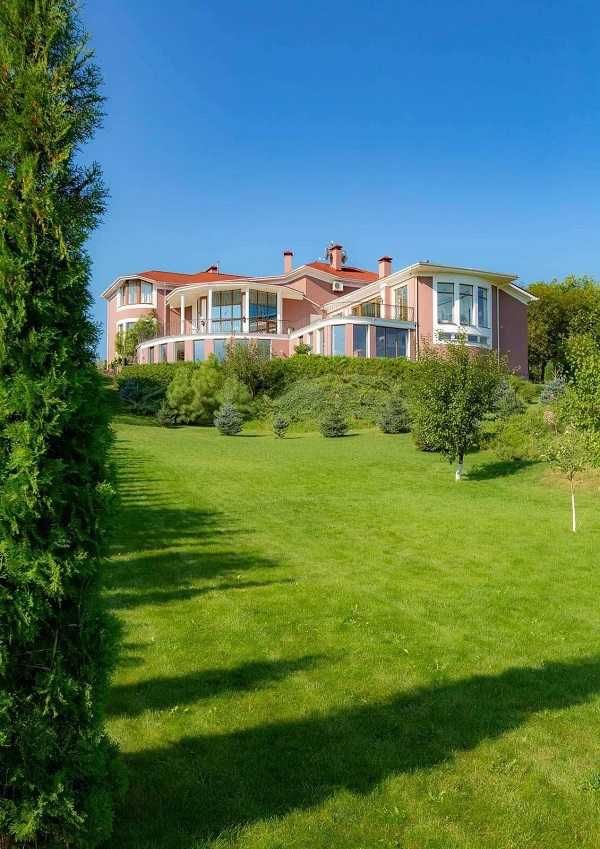 Дом 800 кв. VIP уровня. На берегу озера. Бассейн, джакузи, генератор