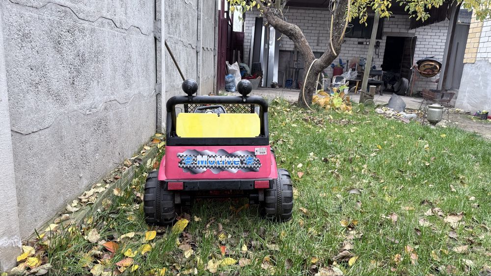 Продам детскую машину на аккамуляторе