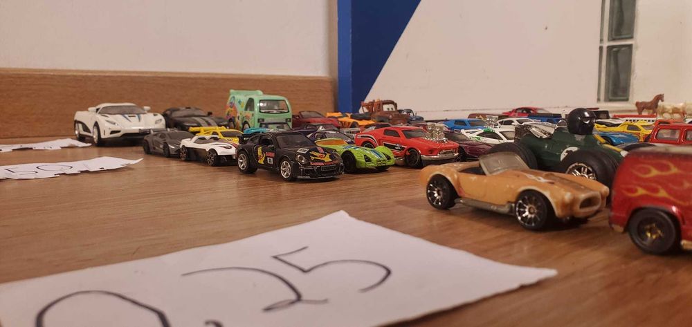 Varios carros- podem ser comprados por unidade