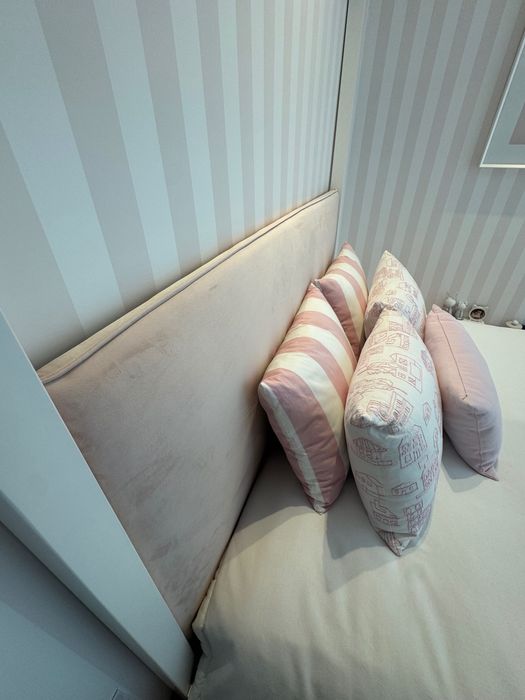 Cama de menina em madeira lacada