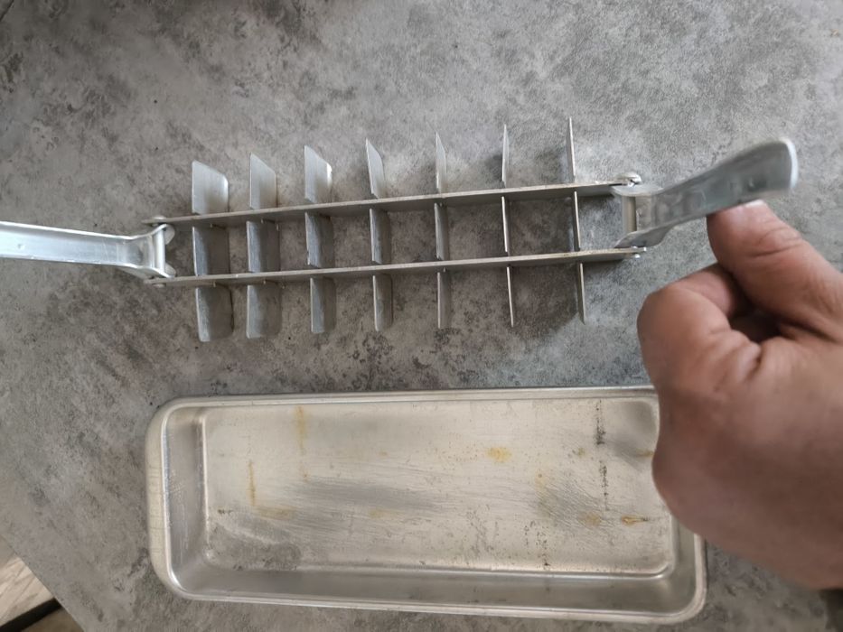 Dawna kostkarka do lodu