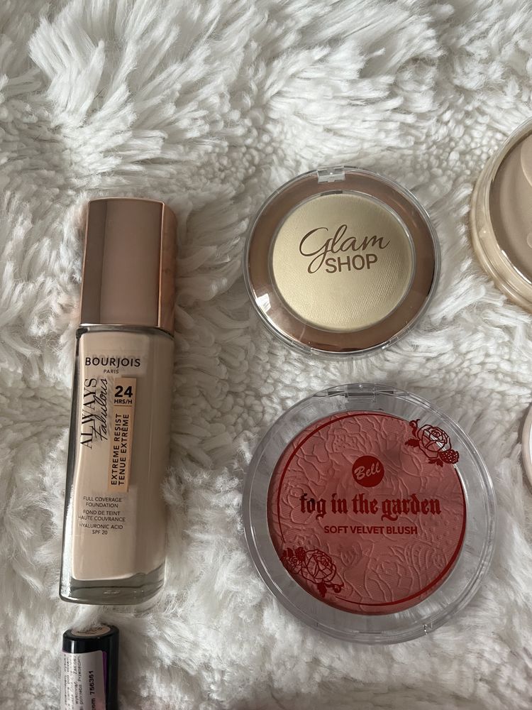 Zestaw kosmetyków do makijażu bourjois catrice glamshop maybelline