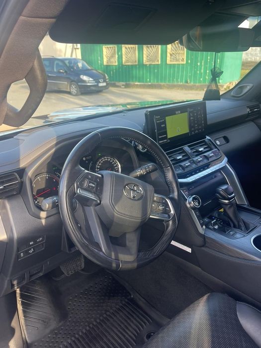 Toyota Land Cruiser 300