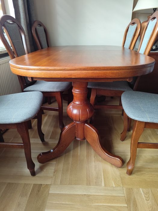 Stół dębowy z krzesłami