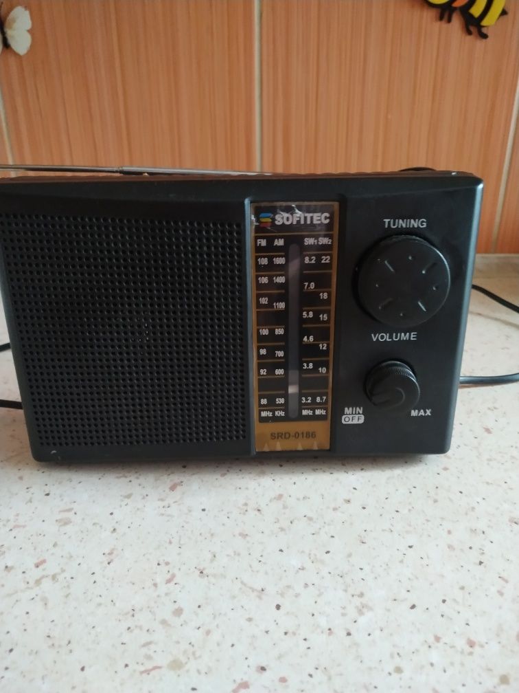 Radio sieciowo bateryjne.