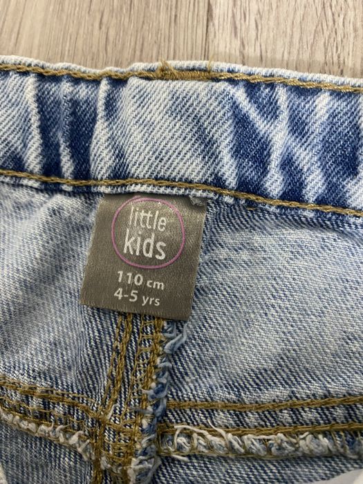 Джинси одні на 6-7р і ще є на 4-5р