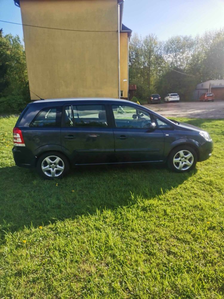 Opel Zafira rok 2008