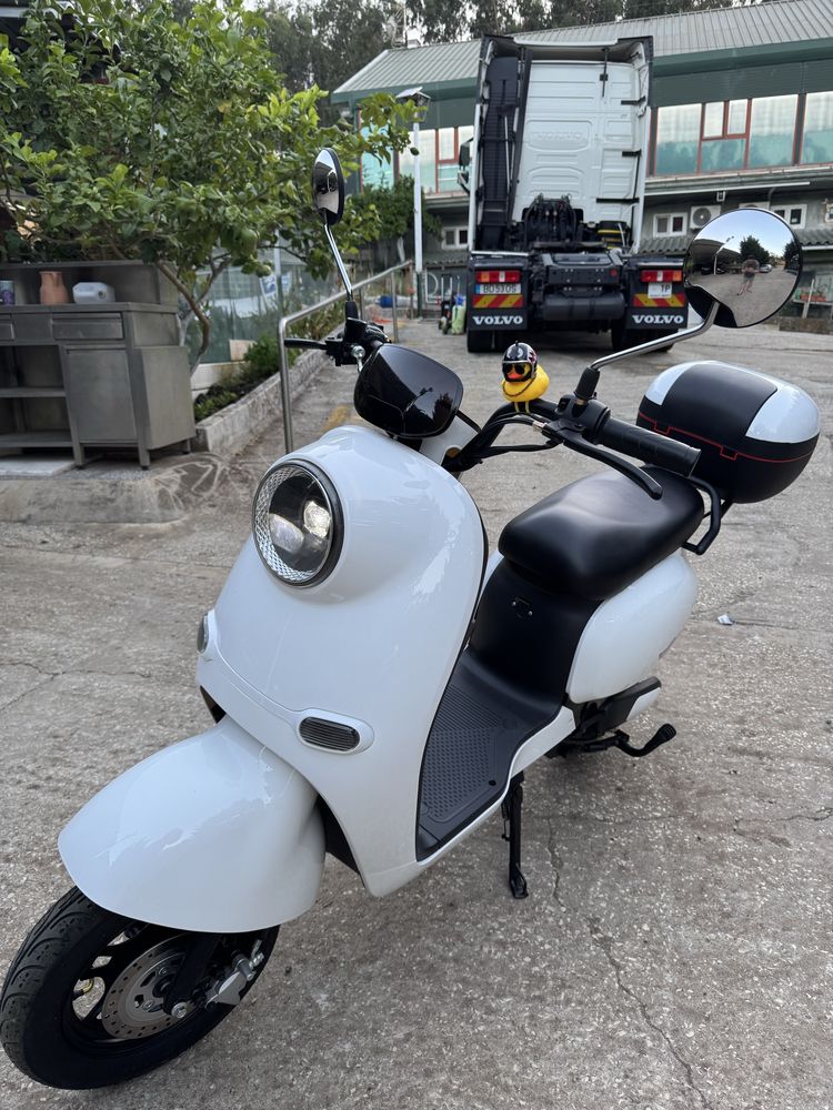 Moto eletrica como nova