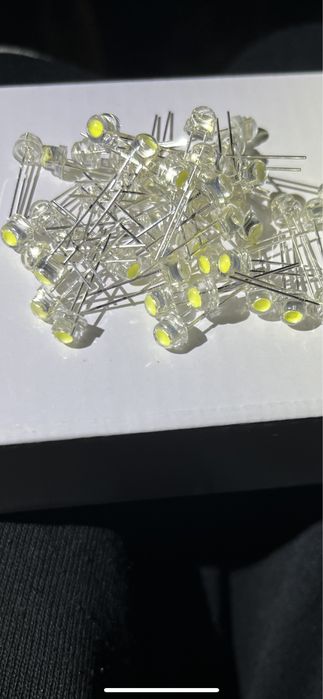 Яркие белые светодиоды на 3 вольта