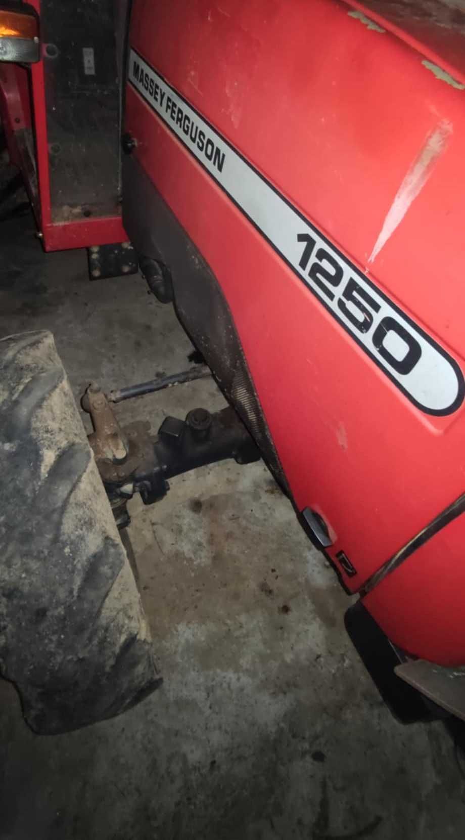 Massey ferguson 1250 com acessorios