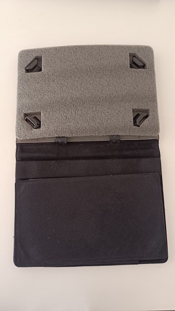 Capa com Teclado para  iPad e tablets 9" e 10.1"