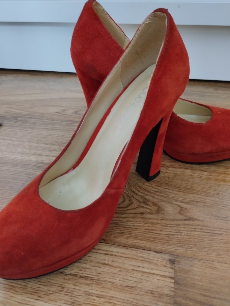 Туфлі замшеві червоні