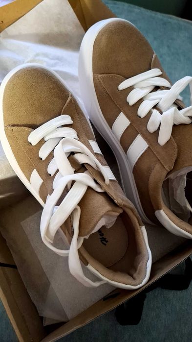 Кросівки бежеві замш 39 р