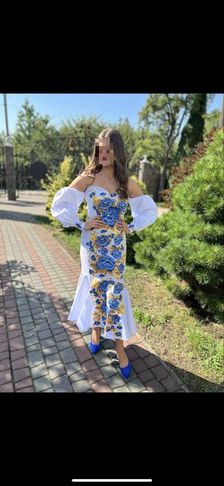 Вишите плаття (машинна вишивка)