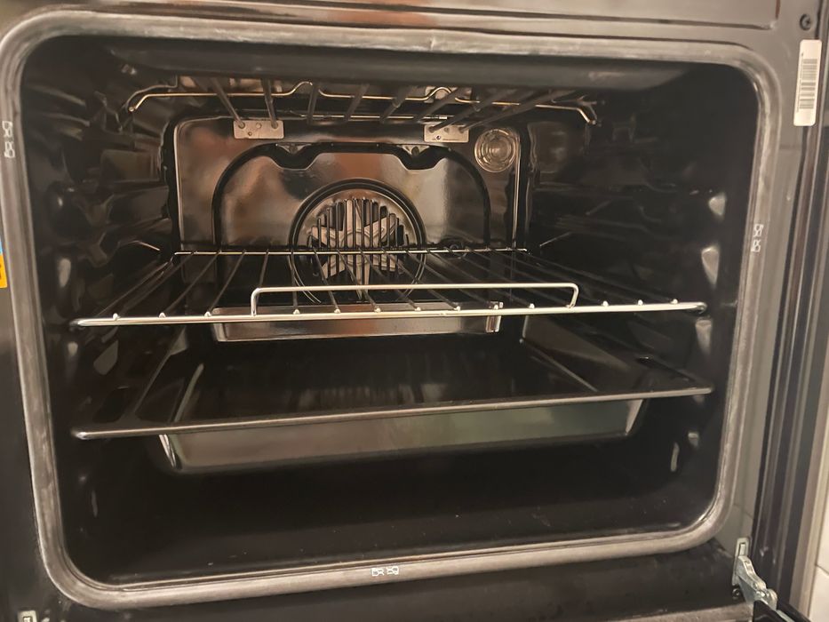 Fogão com placa e forno em excelente estado