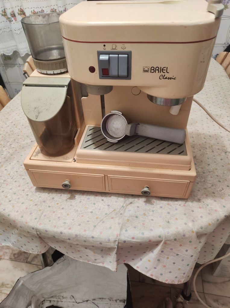 Máquina de café com manipulo, moinho de café e duas gavetas