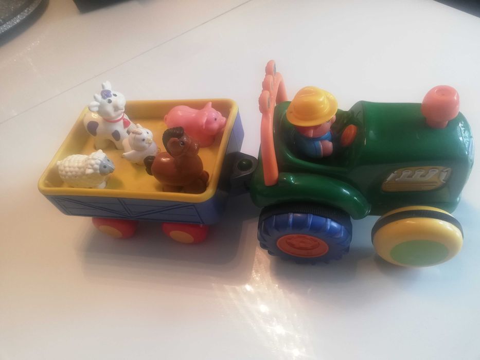 Traktor Dumel ze zwierzetami