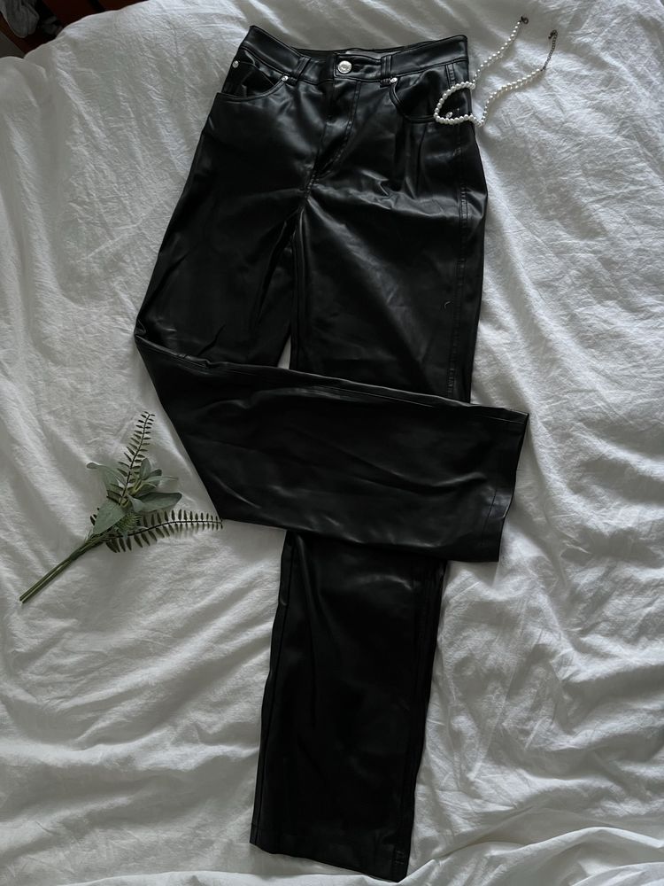 skórzane spodnie czarne bershka