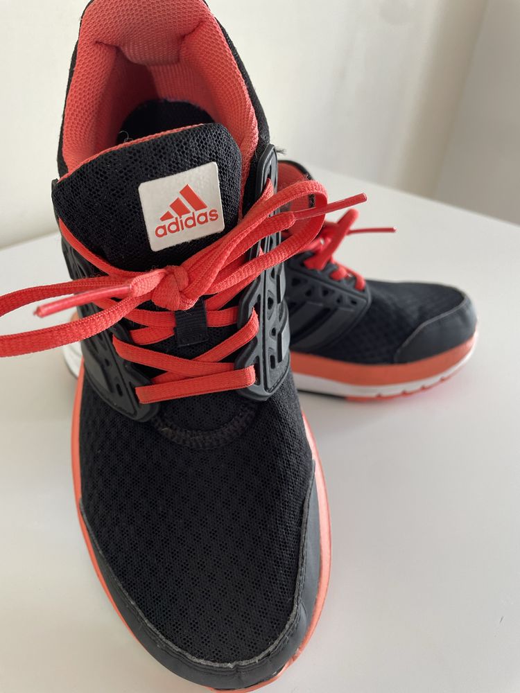 Ténis Adidas NOVOS Running