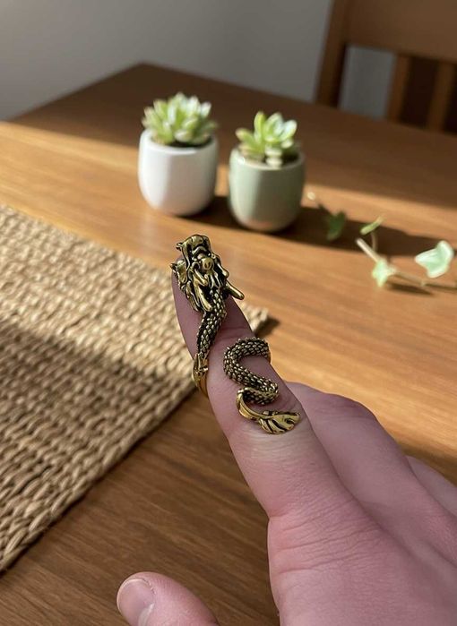 Перстень Дракон жіночий Б/У. Ефектний аксесуар, стан 8/10.