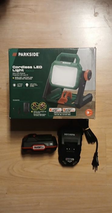 Akumulatorowy reflektor LED Parkside 20V/12V/230V z baterią i ładowark