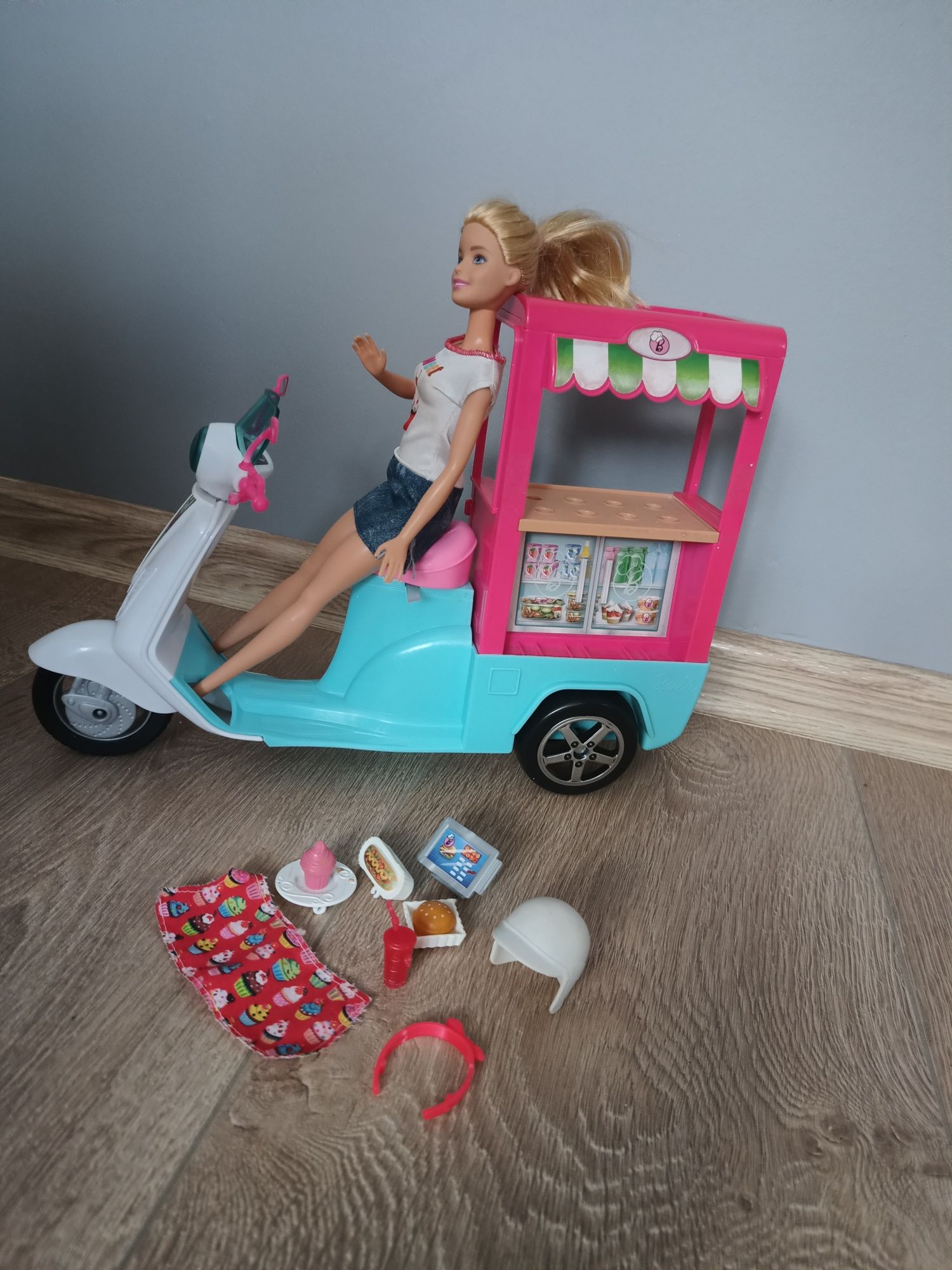 Barbie mobilny bufet / skuter / motor