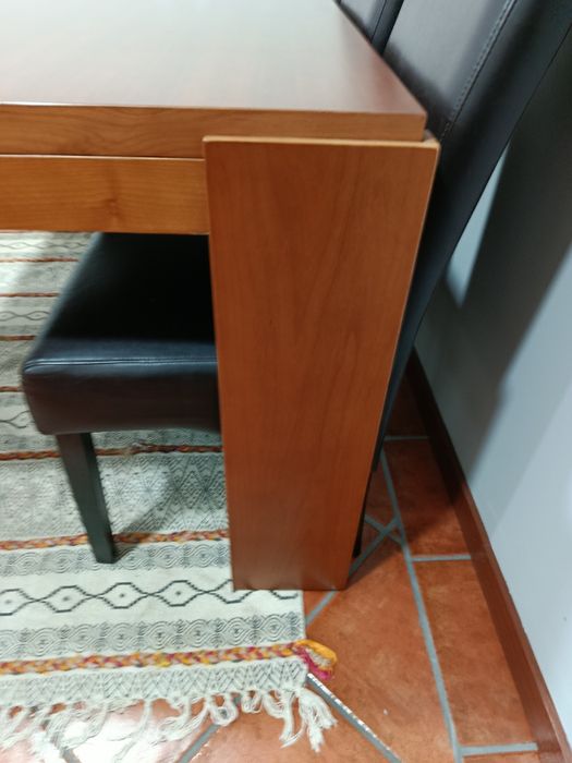 Mesa +Cadeiras  em cor cerejeira