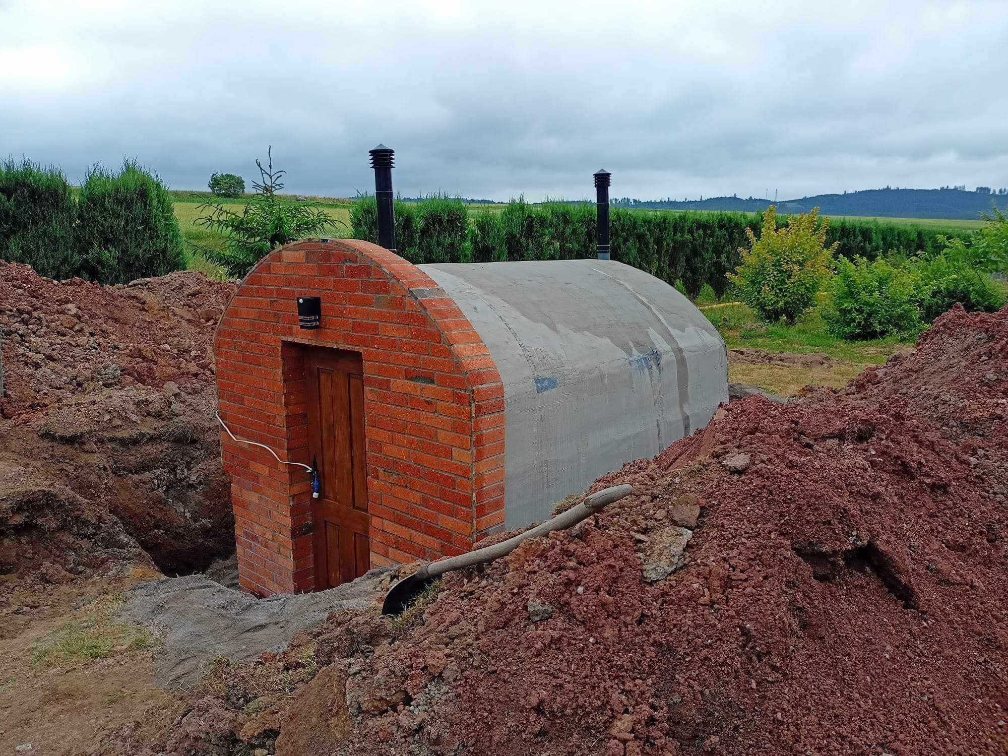 schron , piwniczka betonowa , ziemianka , piwnica , sauna ogrodowa