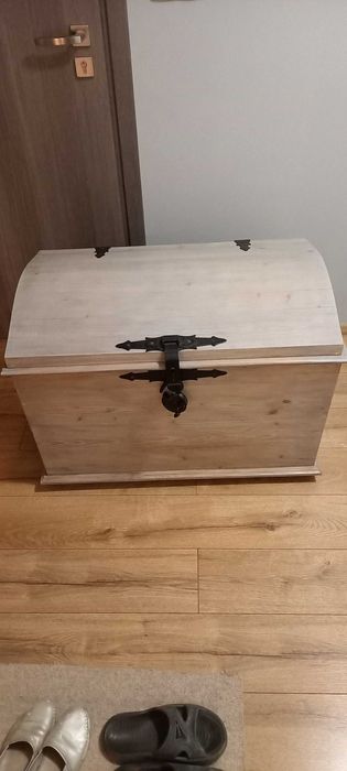 Skrzynia/kufer z drewna do przechowywania