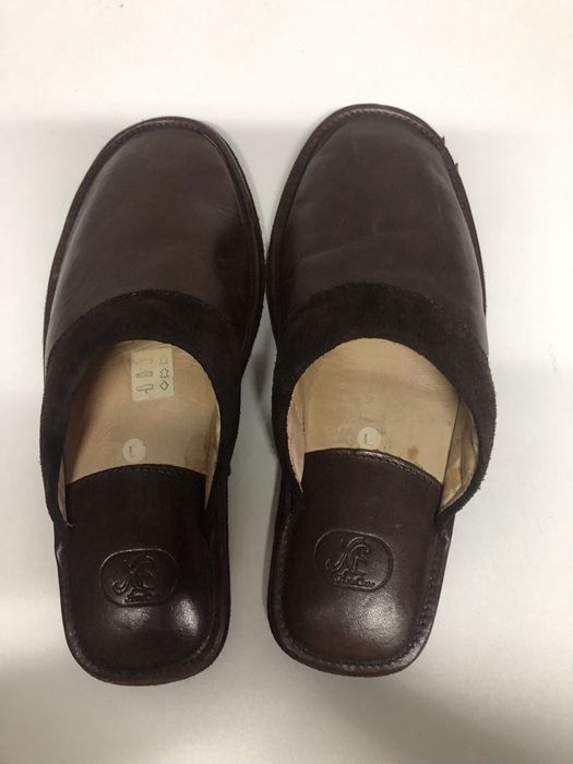 Chinelos de homem em péle