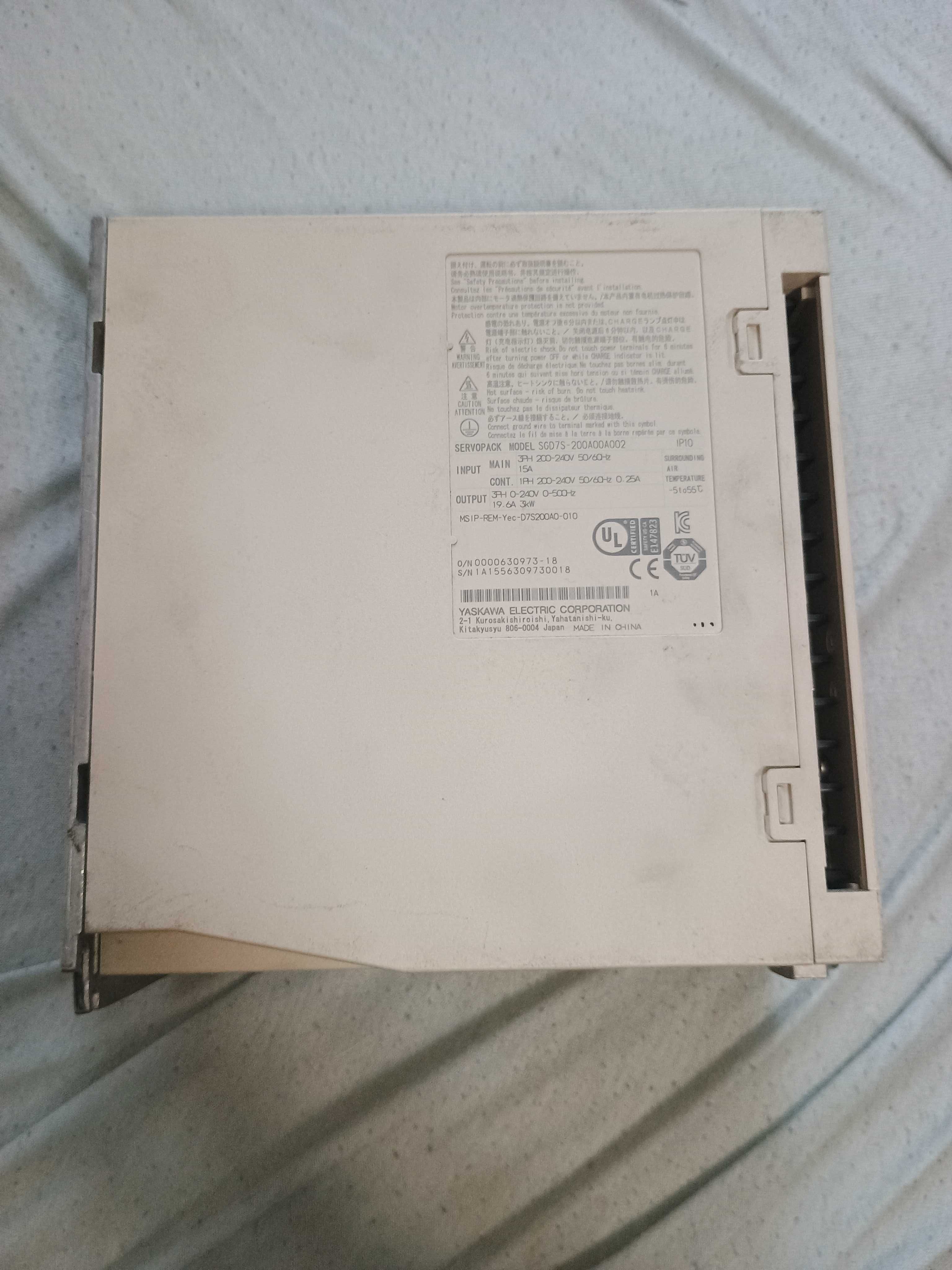 Falownik YASKAWA SERVOPACK 200V SGD7S-200A00A002