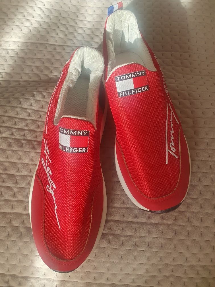 Стильные,легкие кроссовки tommy hilfiger,удобные,текстильные,красивые,