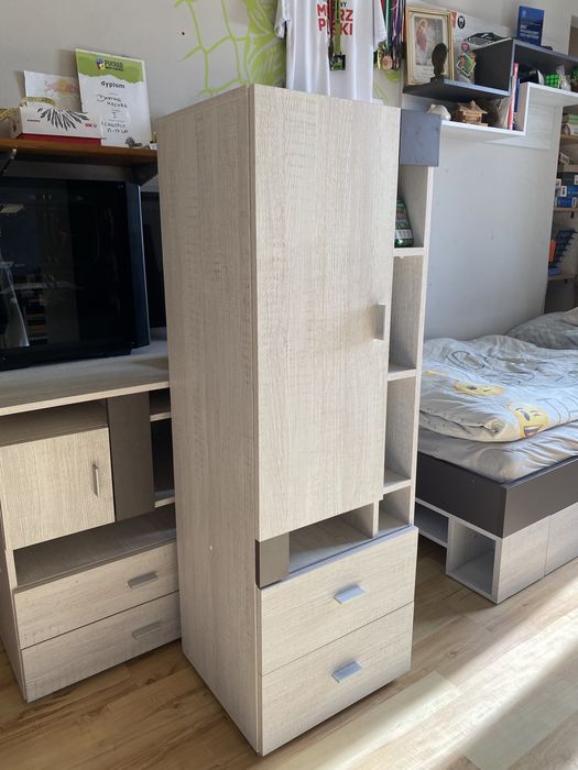 Mała komoda szafka na książki ubrania z szufladami agata meble ikea