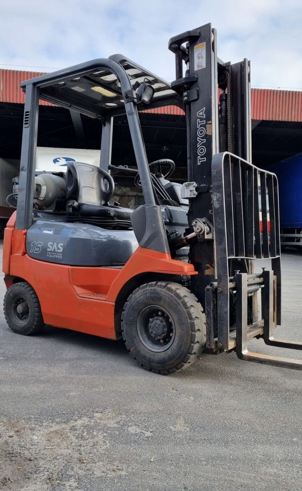 Wózek widłowy TOYOTA 7FGF15