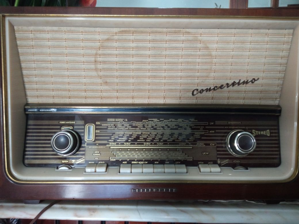 Lindíssimo rádio,Com FM. Telefunken.