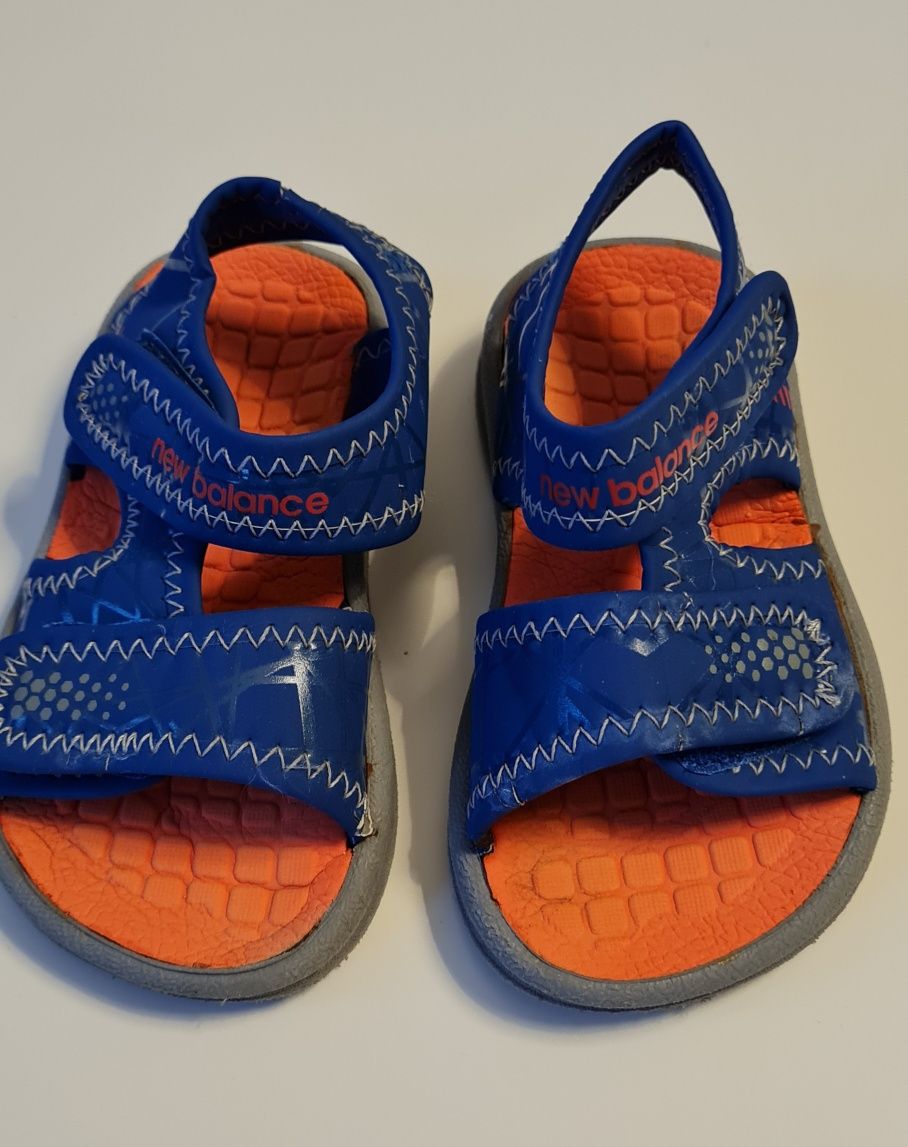 Sandałki chłopięce New Balance r23.5