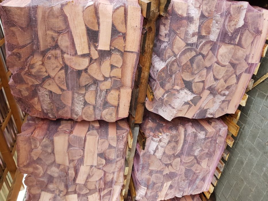 Drewno kominkowe na paletach