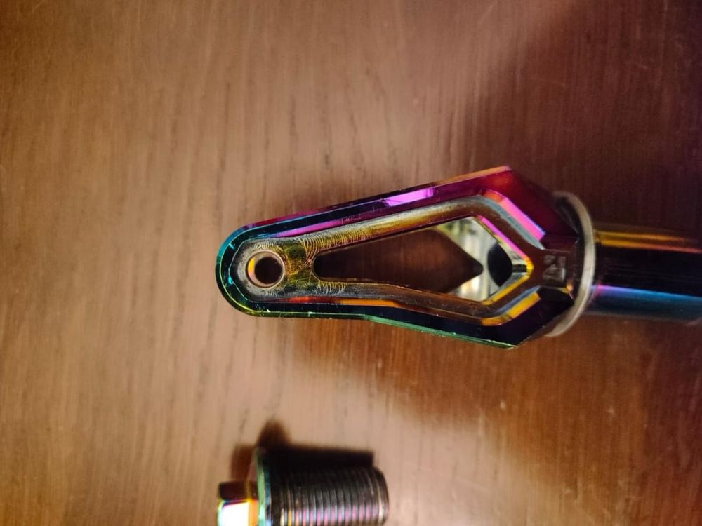 Widelec Root Industries Air HIC/SCS w kolorze Rocket Fuel