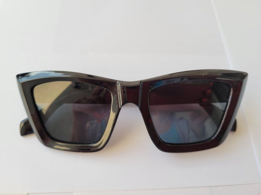 Czarne okulary przeciwsłoneczne retro vintage