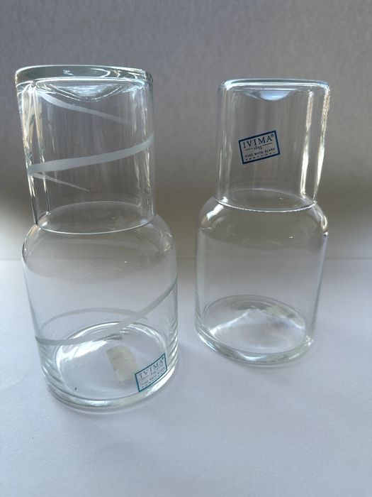 Jarro de água com copo