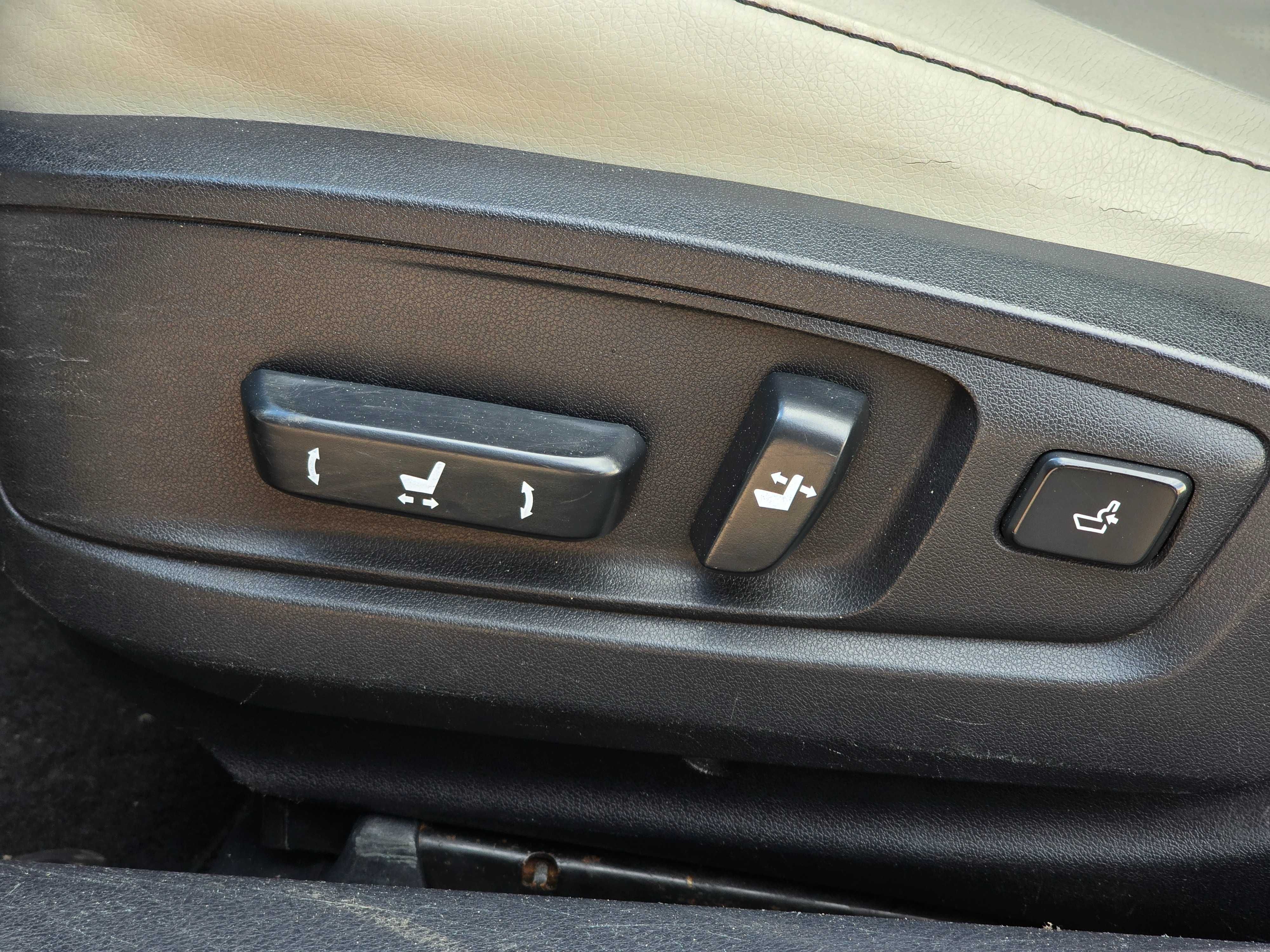 Lexus ES 2013г.в. 2.5 гибрид